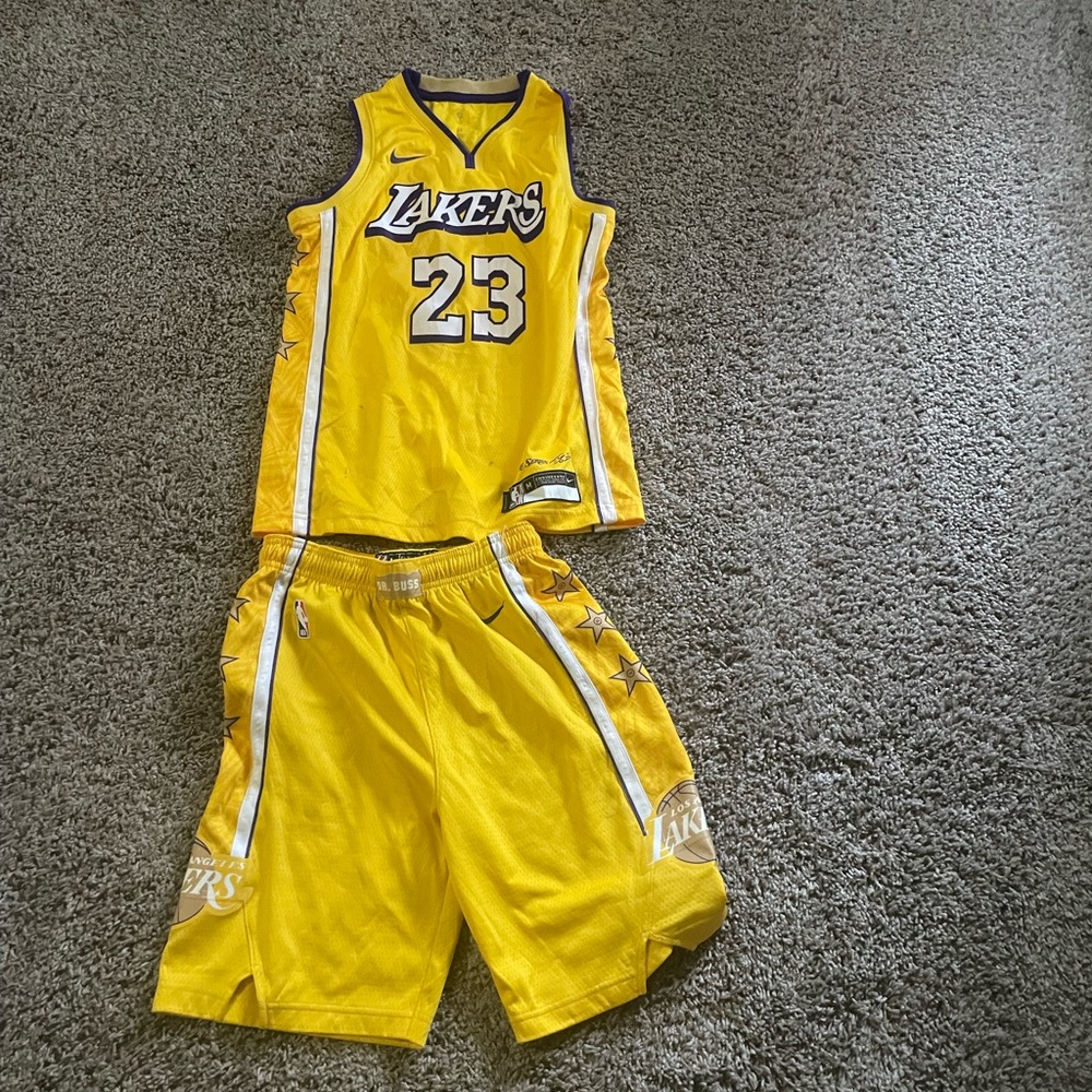 Lebron James jersey and shorts